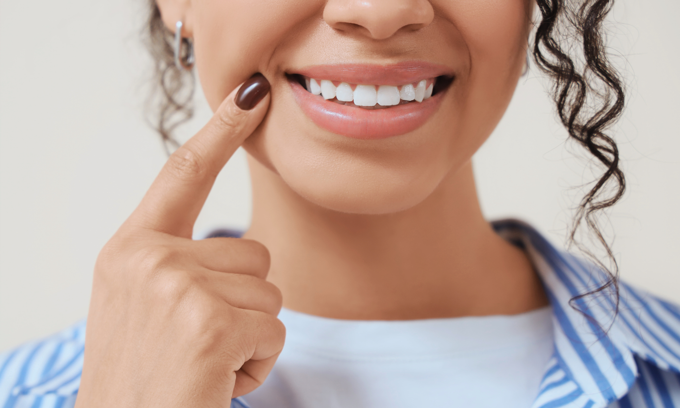 Home Teeth Whitening: What Works & What Harms Teeth